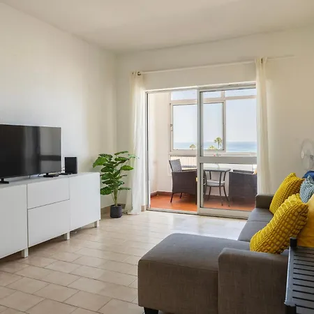 Blue Ocean Views & With Atlantic Breeze 아파트 *